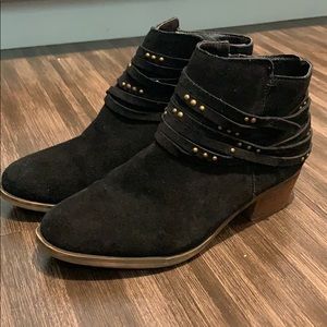 Kensie- Black booties. Size M